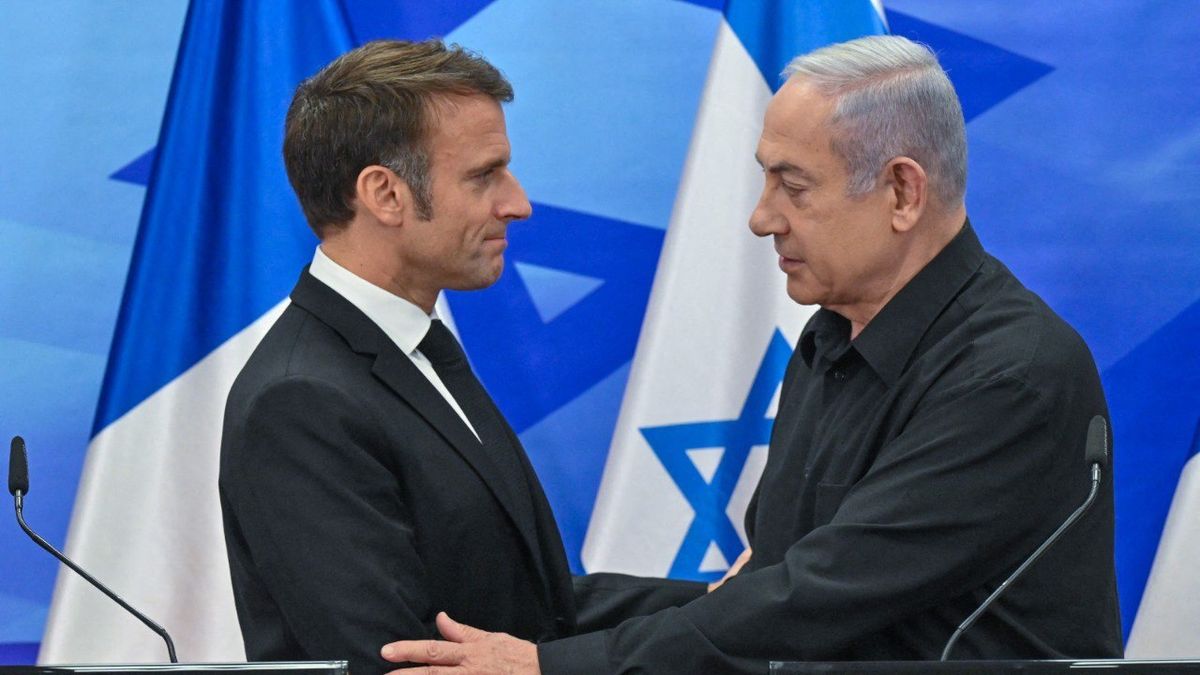 Operace v Gaze musí skončit, obětí je příliš, řekl Macron Netanjahuovi